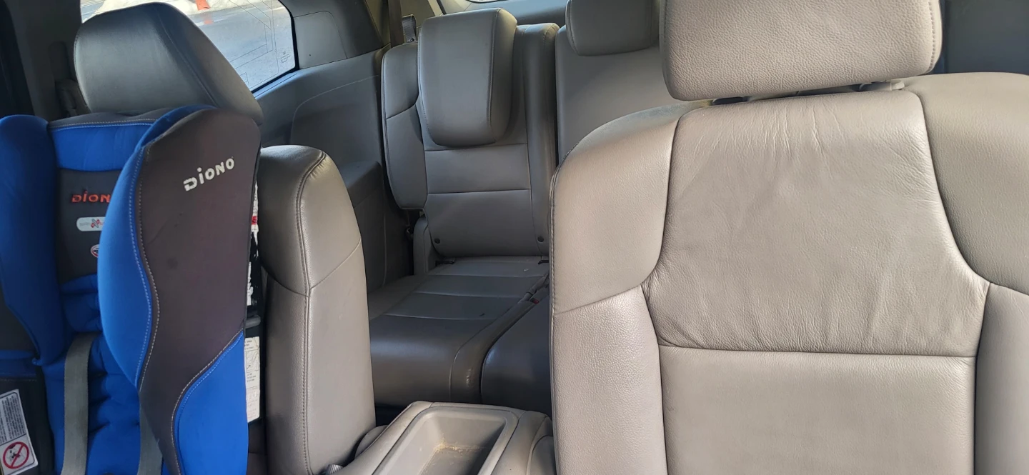 2011 Honda Odyssey Minivan - For sale - photo 3