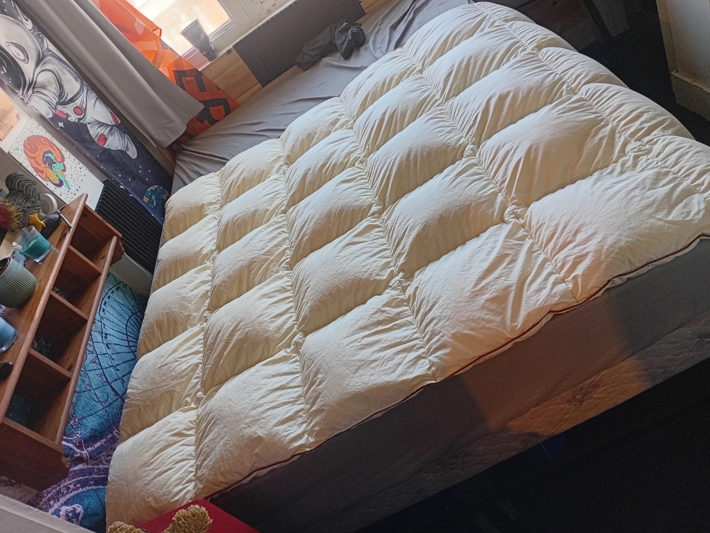 Cream coloured duvet/comforter REALLY FLUFFY!