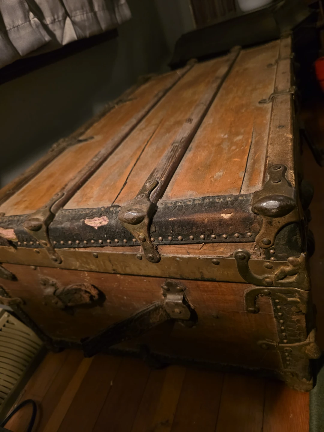 Vintage Steamer Trunk Travel Chest - photo 2