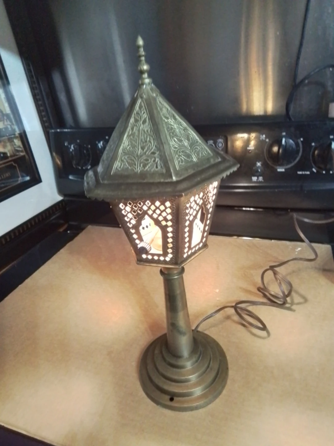 Vintage Ornate Arabic Brass Lantern Table Lamp in Working - photo 2