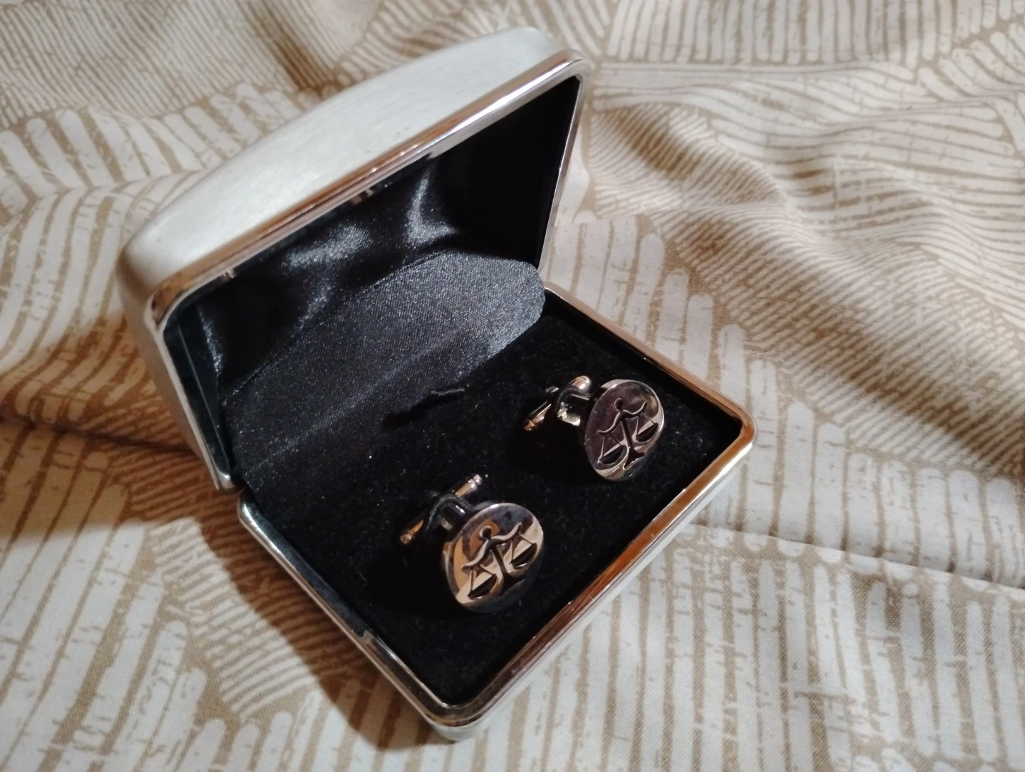 Scale of Justice Cufflinks in Presentation Box - photo 3