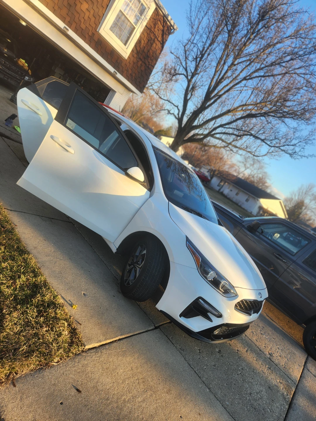 White Kia Forte - photo 2