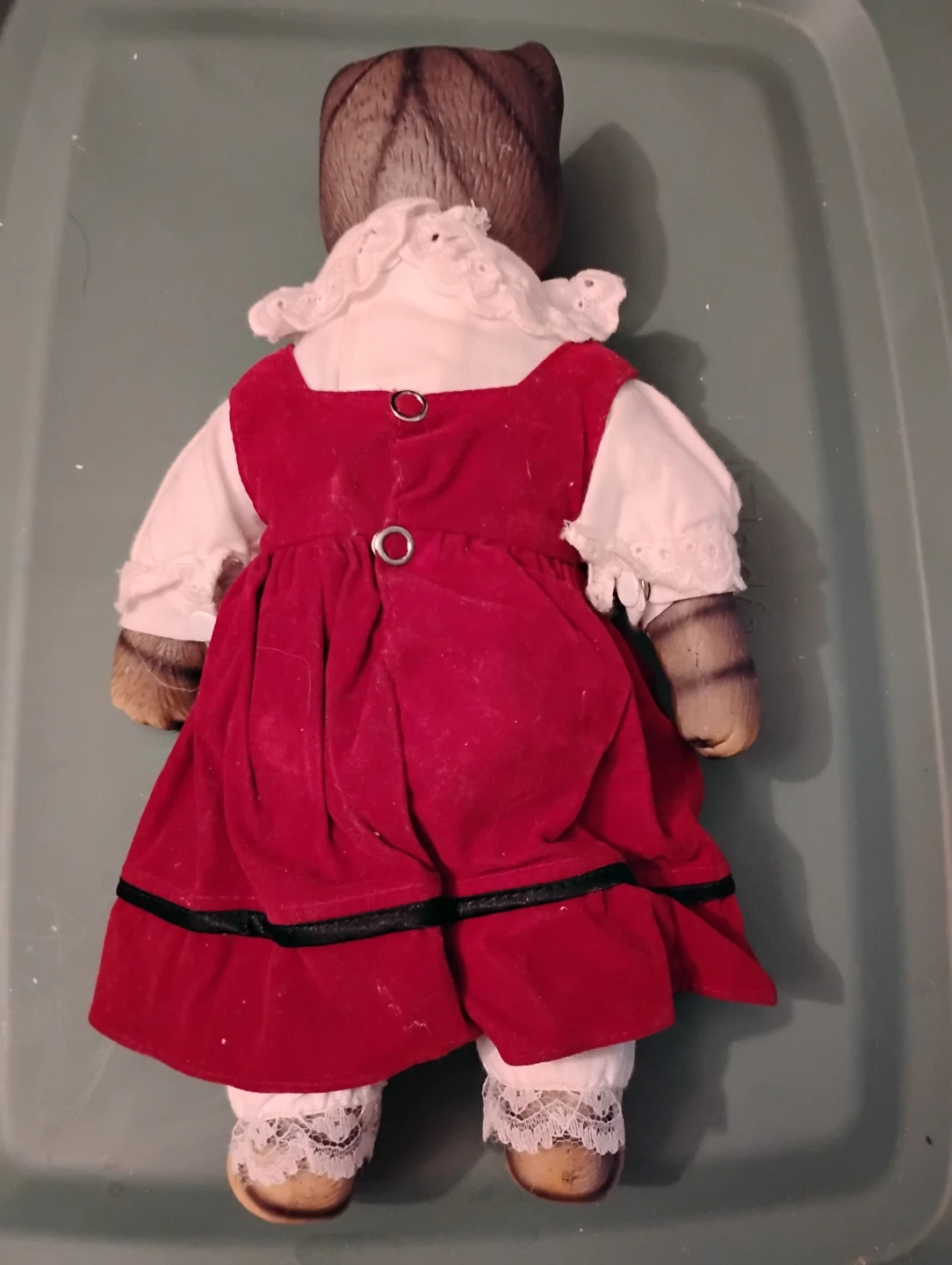 VINTAGE! VICTORIA ASHLEA PORCELAIN CAT MUSICAL DOLL - photo 3
