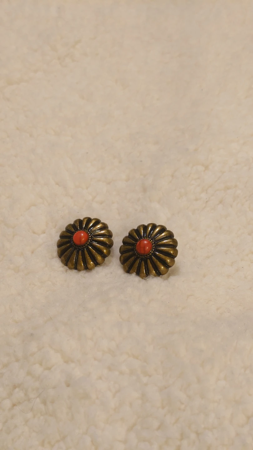 [Niko and... ] Vintage-Style Bronze Flower Stud Earrings - photo 2