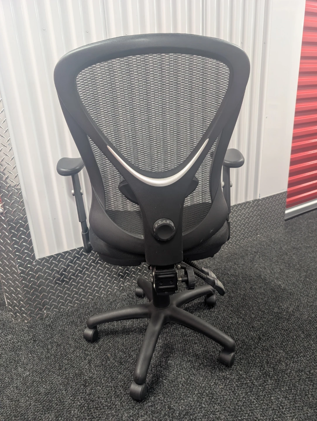Black Mesh Office Chair - photo 2
