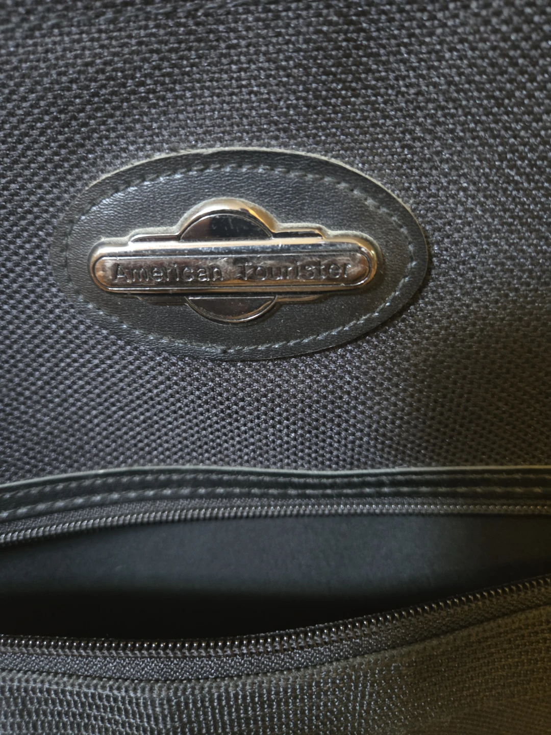 American Tourister Black Suitcase - photo 2