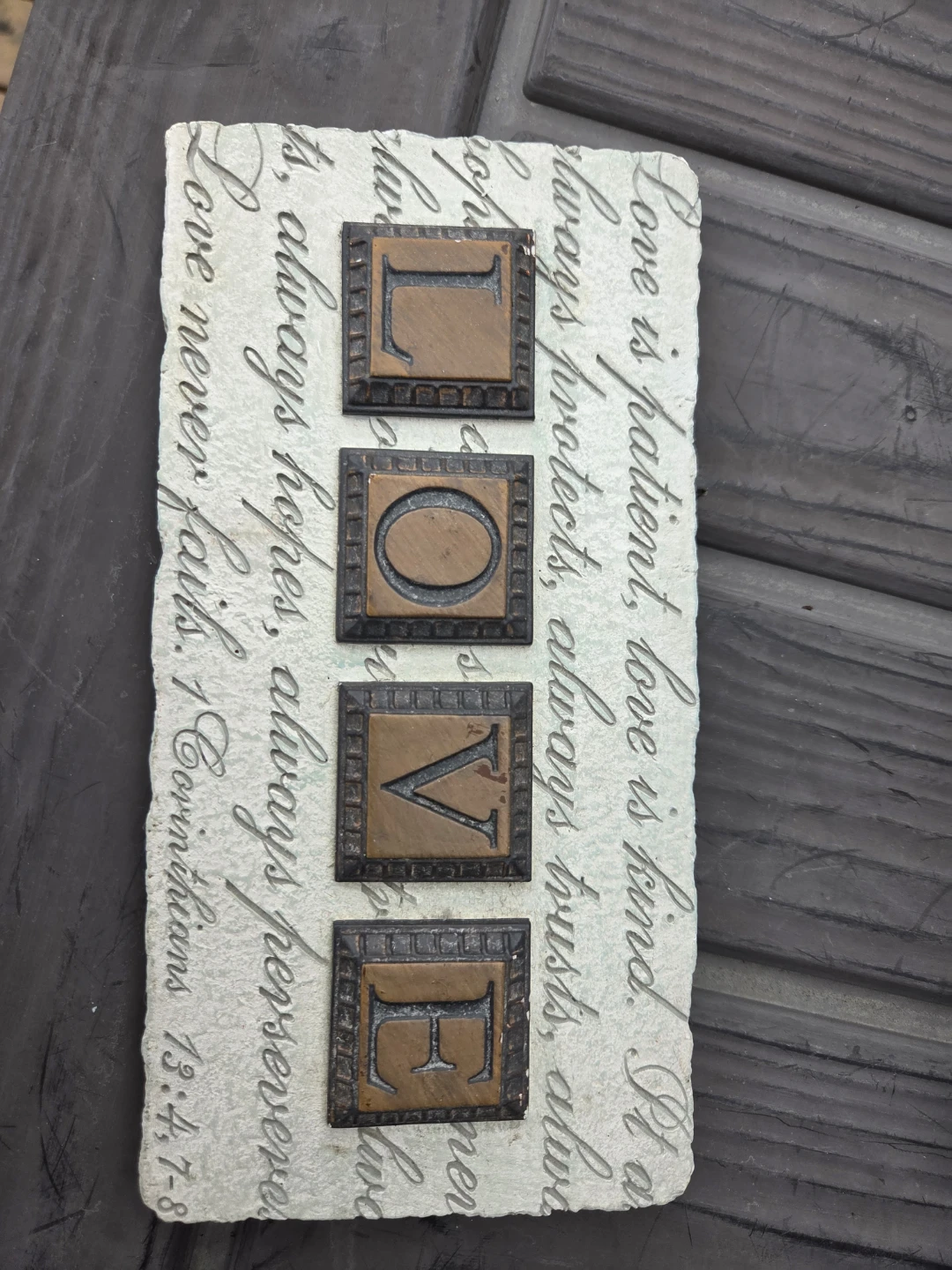 Inspígio LOVE Wall Plaque