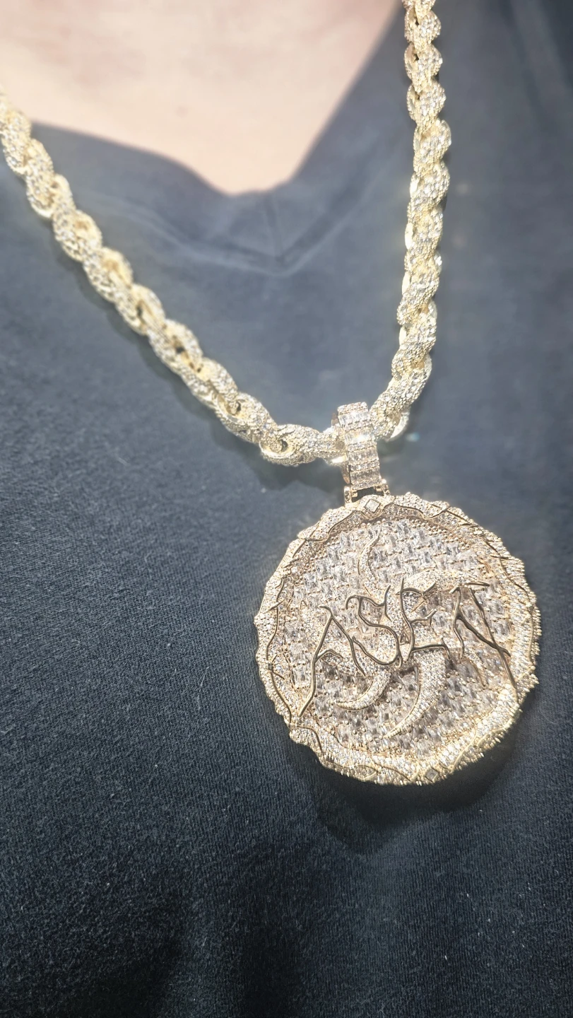 Gold Rope Chain Necklace with Diamond Encrusted Pendant - photo 4