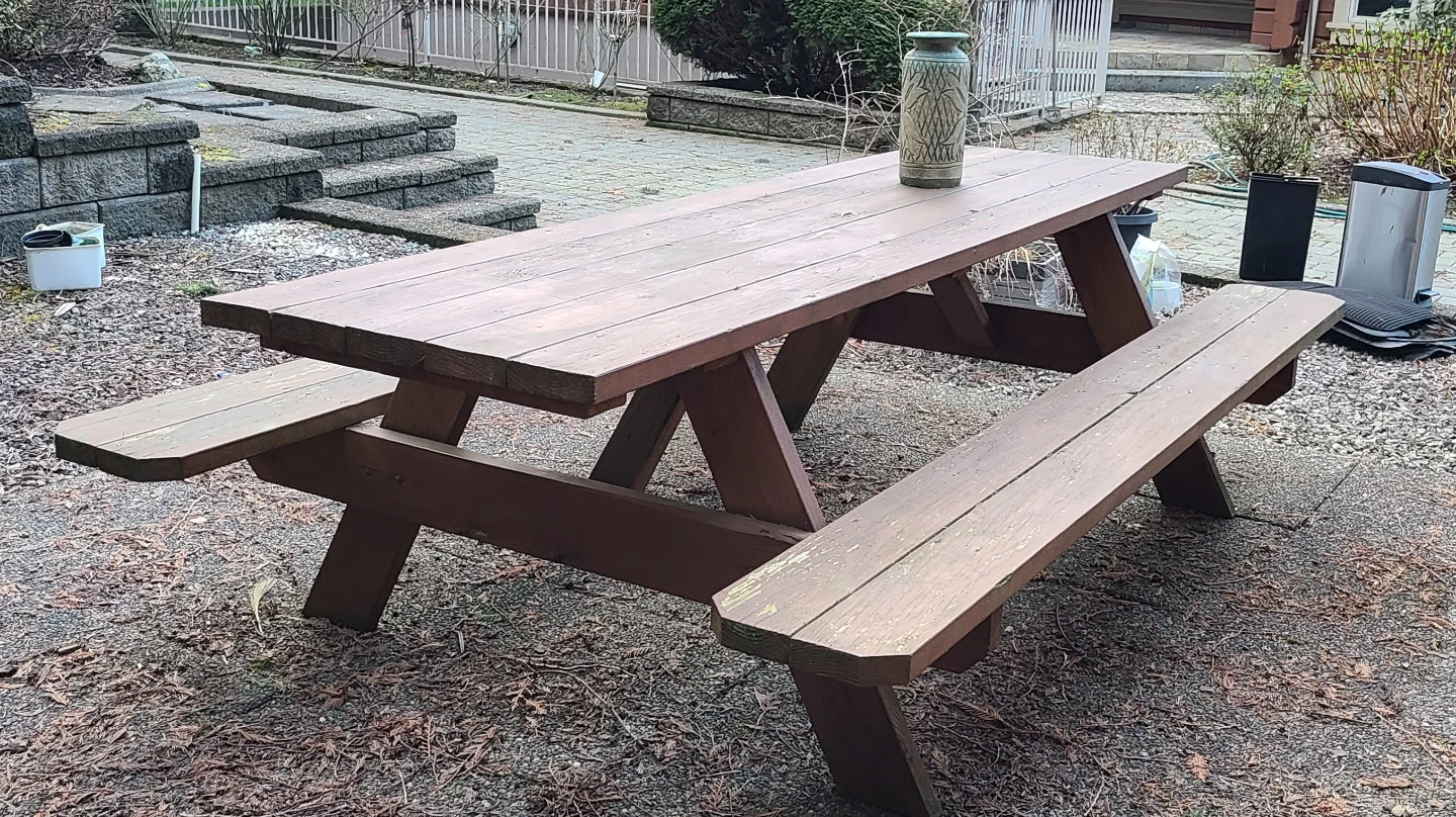 Large 8-ft picnic table that comfortably seats 6–8 people - photo 2