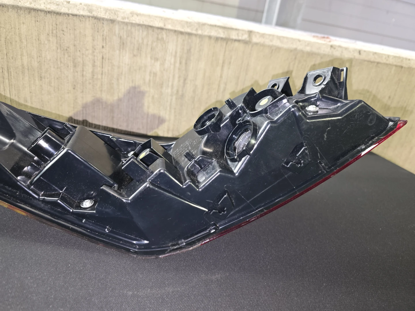 2018 - 2020 Toyota Camry Taillight. Passenger side - photo 5