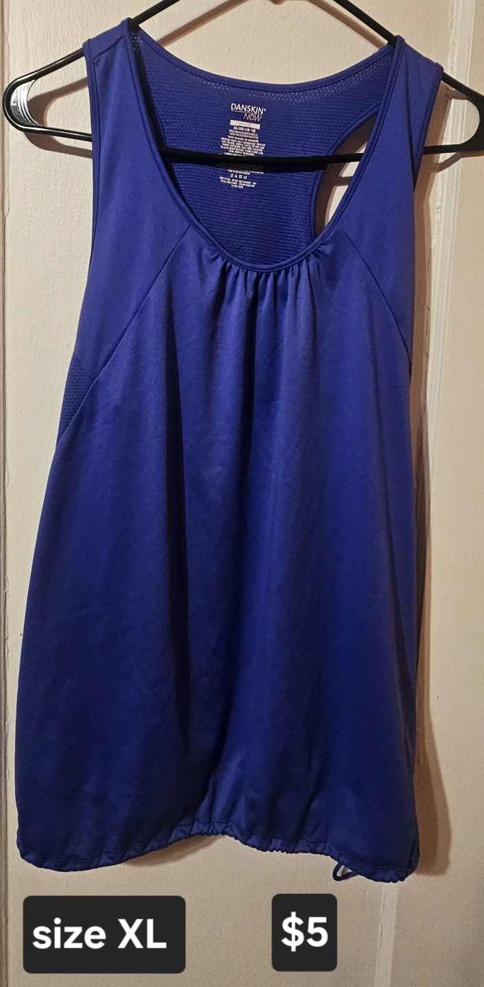 Women's athletic top