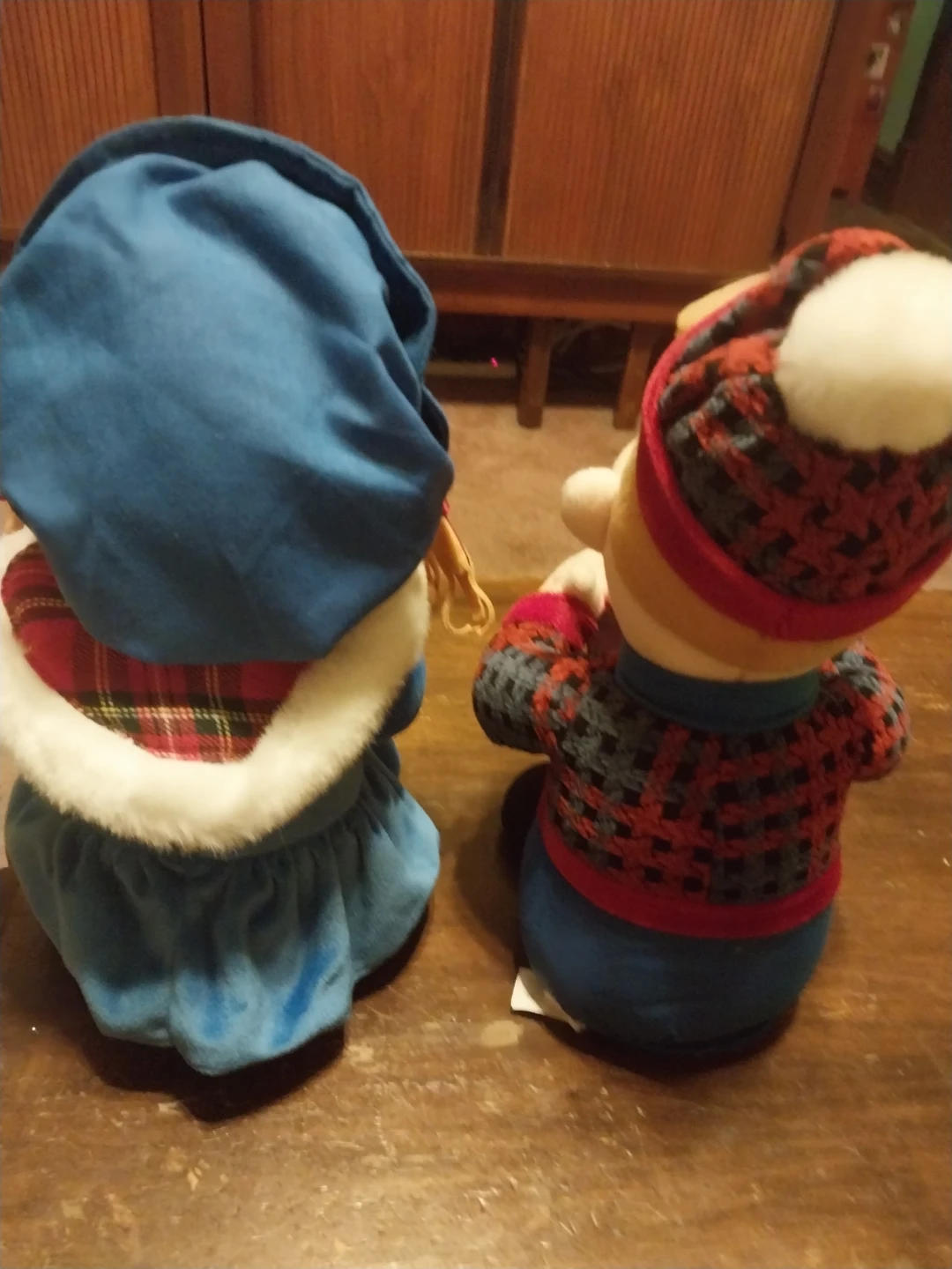 Plush Singing Christmas Carolers - photo 2