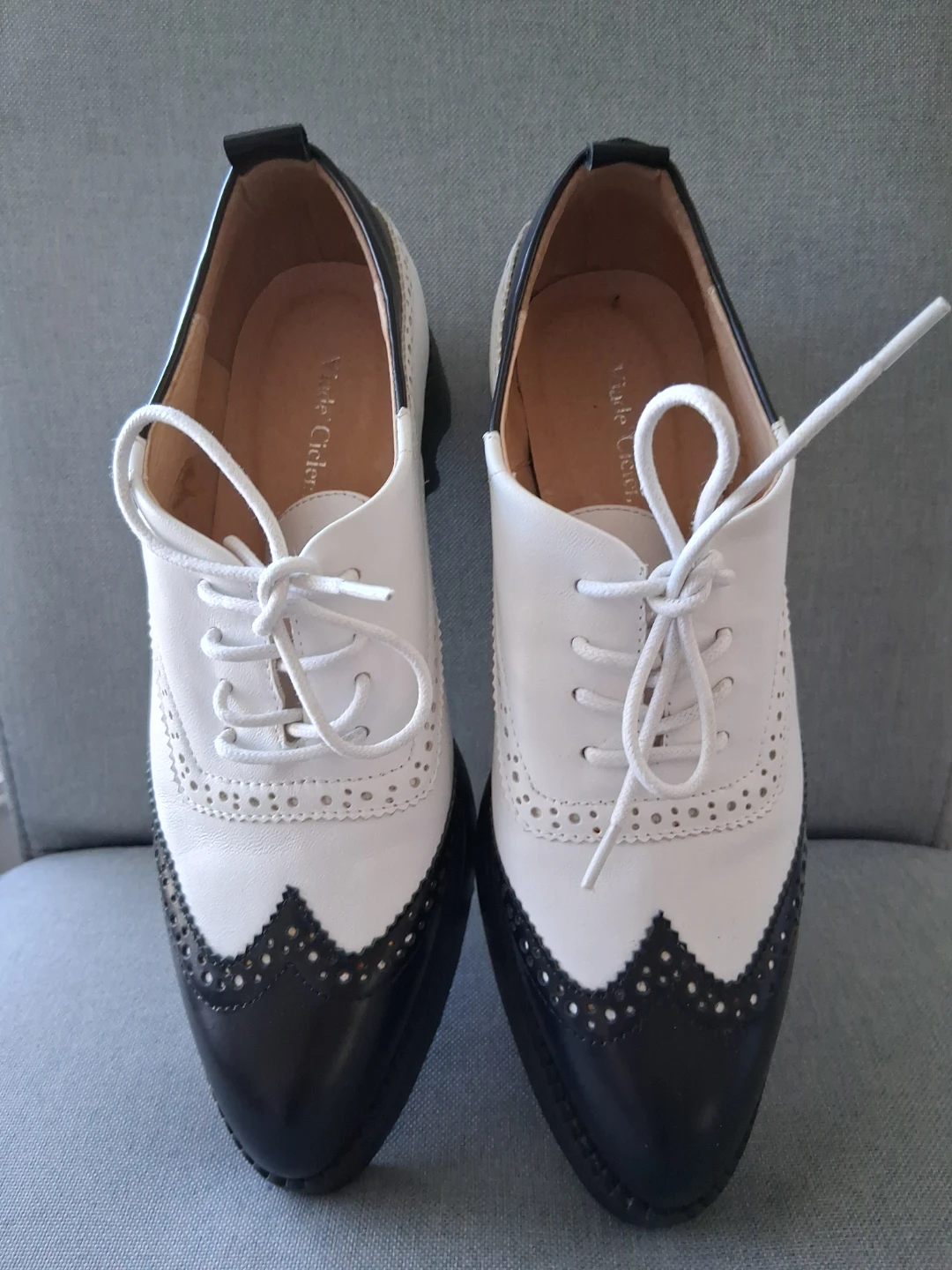 Viade Ciclemens Women's Black and White Wingtip Oxfords