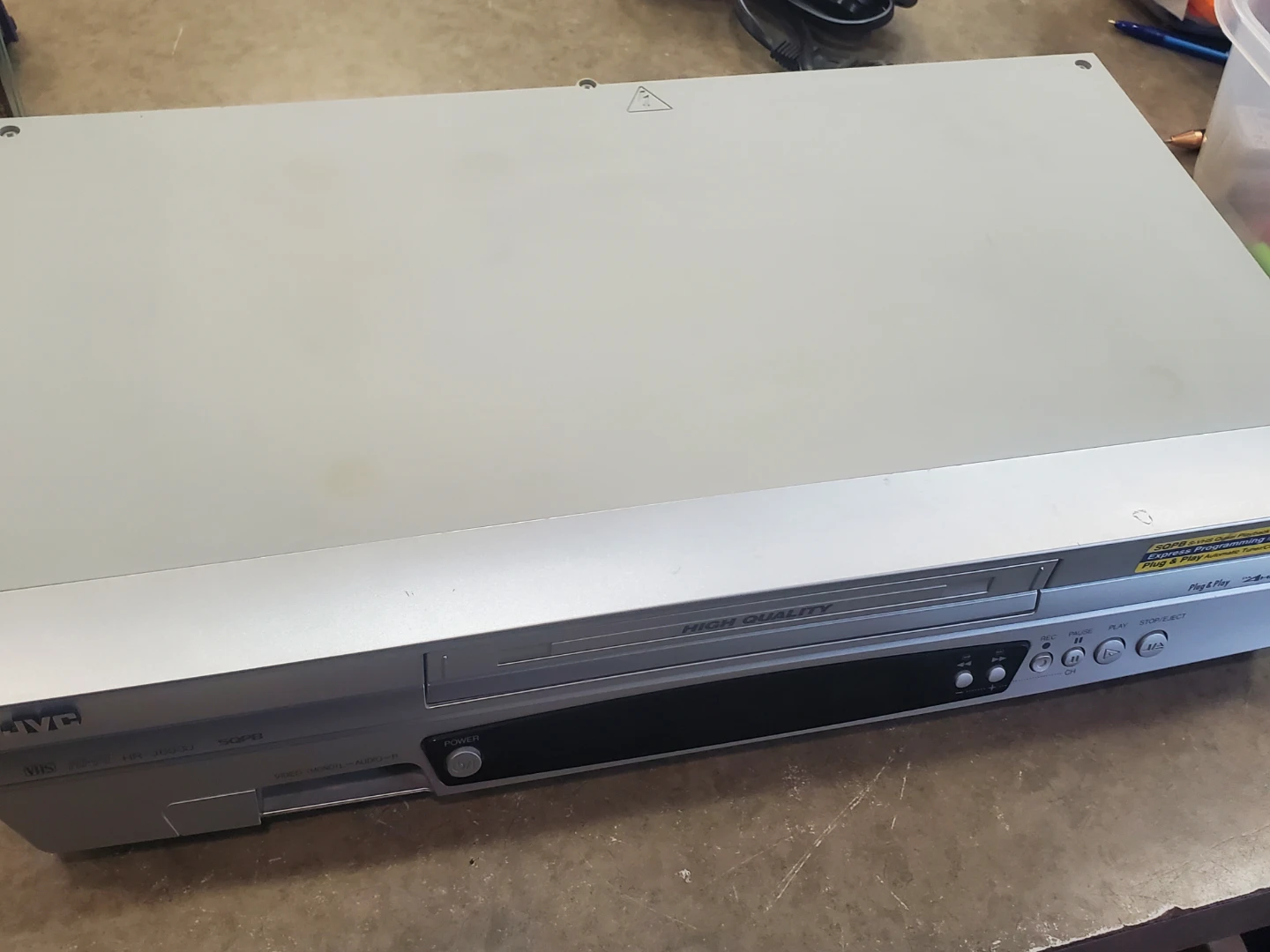 JVC HR-J693U VHS Hi-Fi S-VHS Quasi Playback VCR