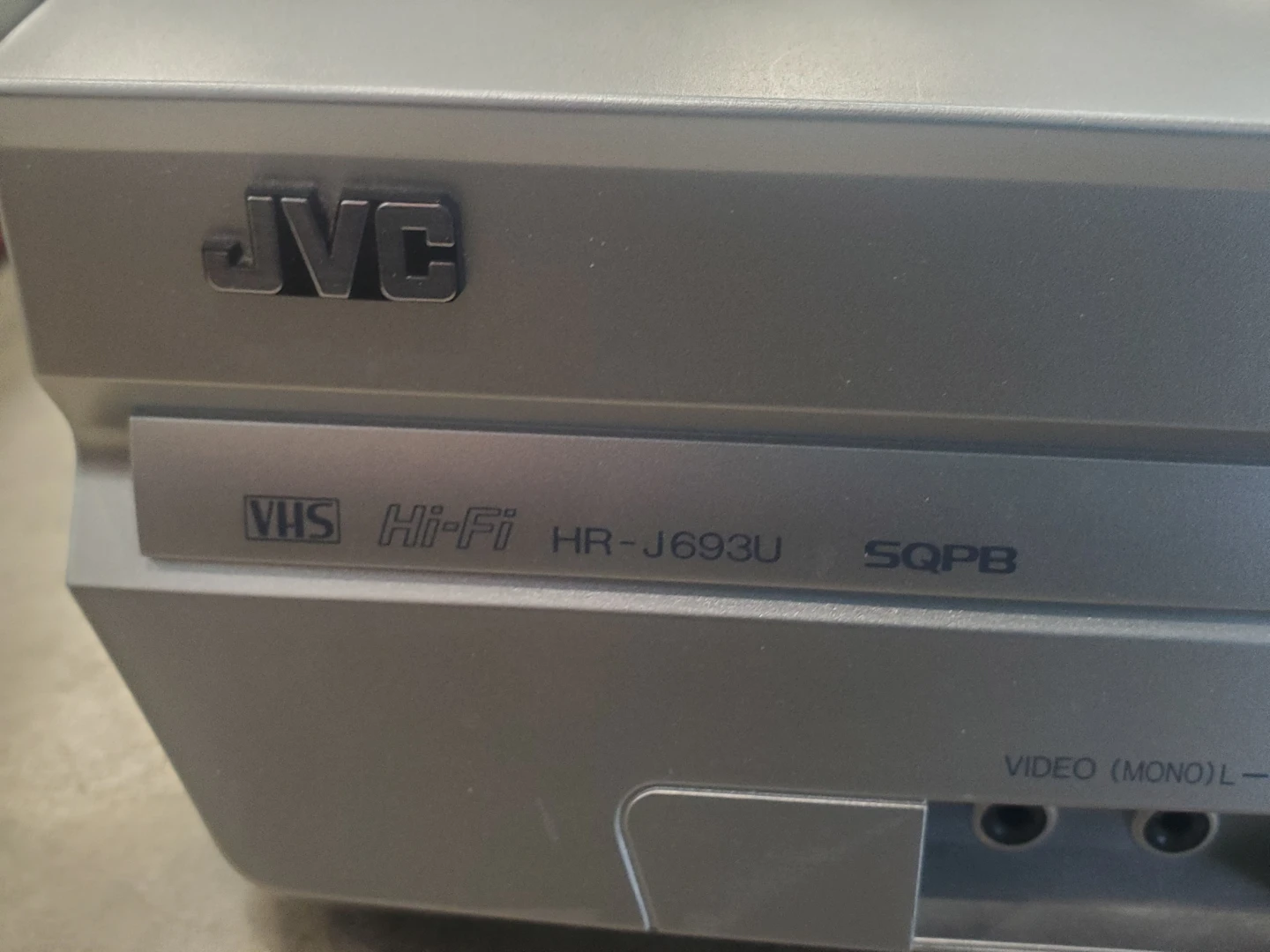 JVC HR-J693U VHS Hi-Fi S-VHS Quasi Playback VCR - photo 4