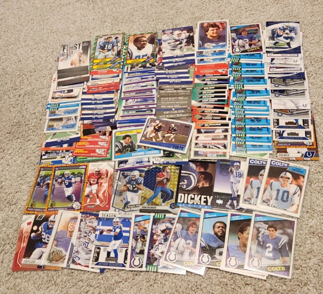 Indianapolis Colts, 200 Football Cards Team lot - photo 3