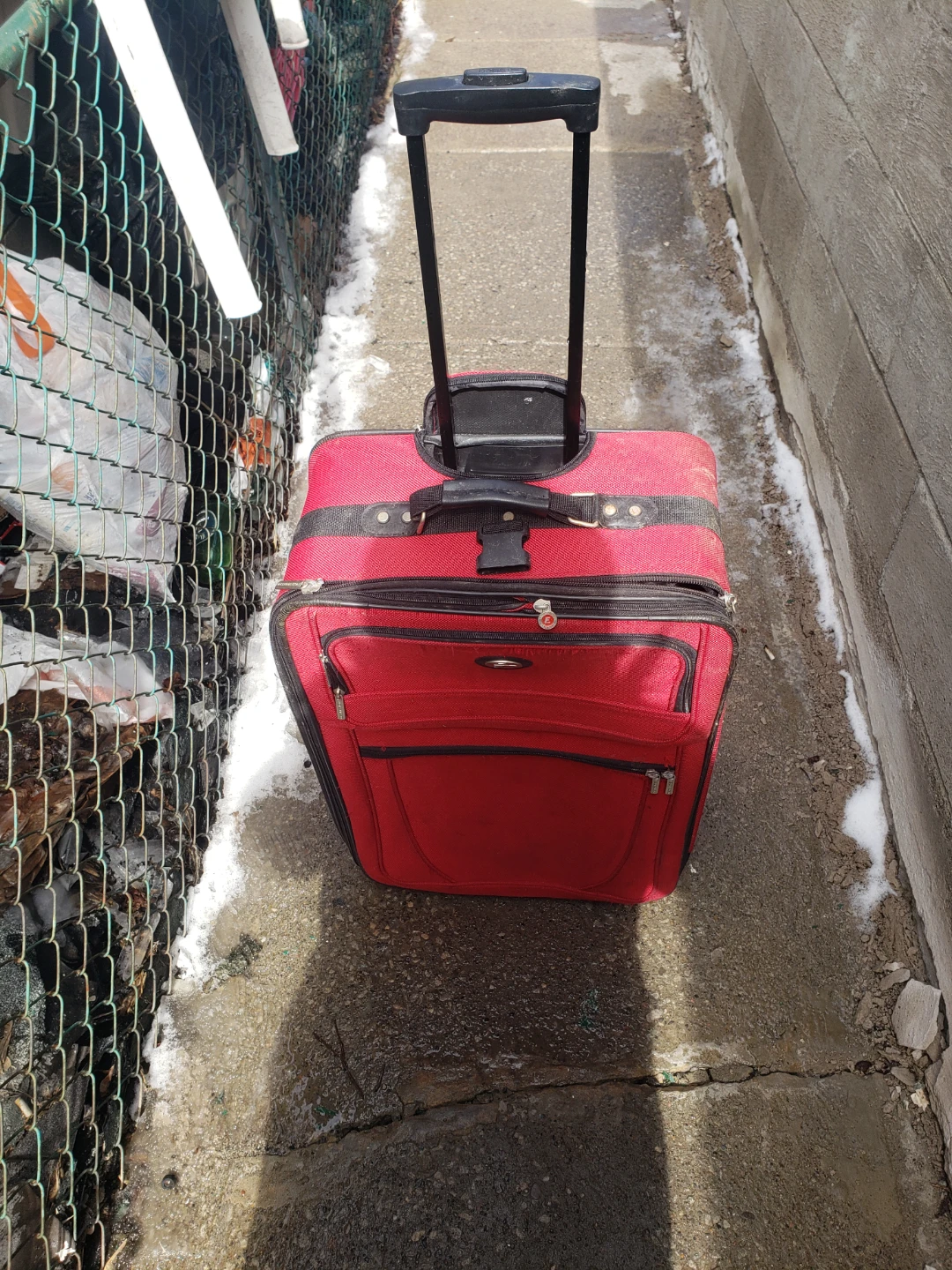 Red Holiday Group Inc. Rolling Suitcase - photo 5