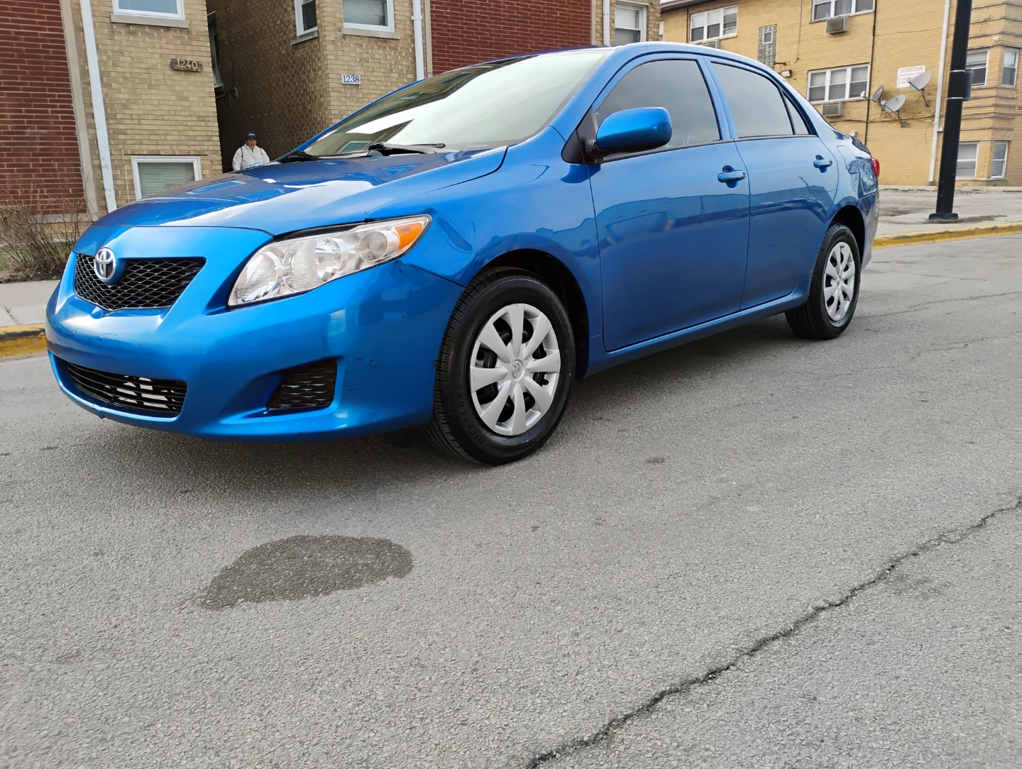 Blue Toyota Corolla LE Sedan - photo 2