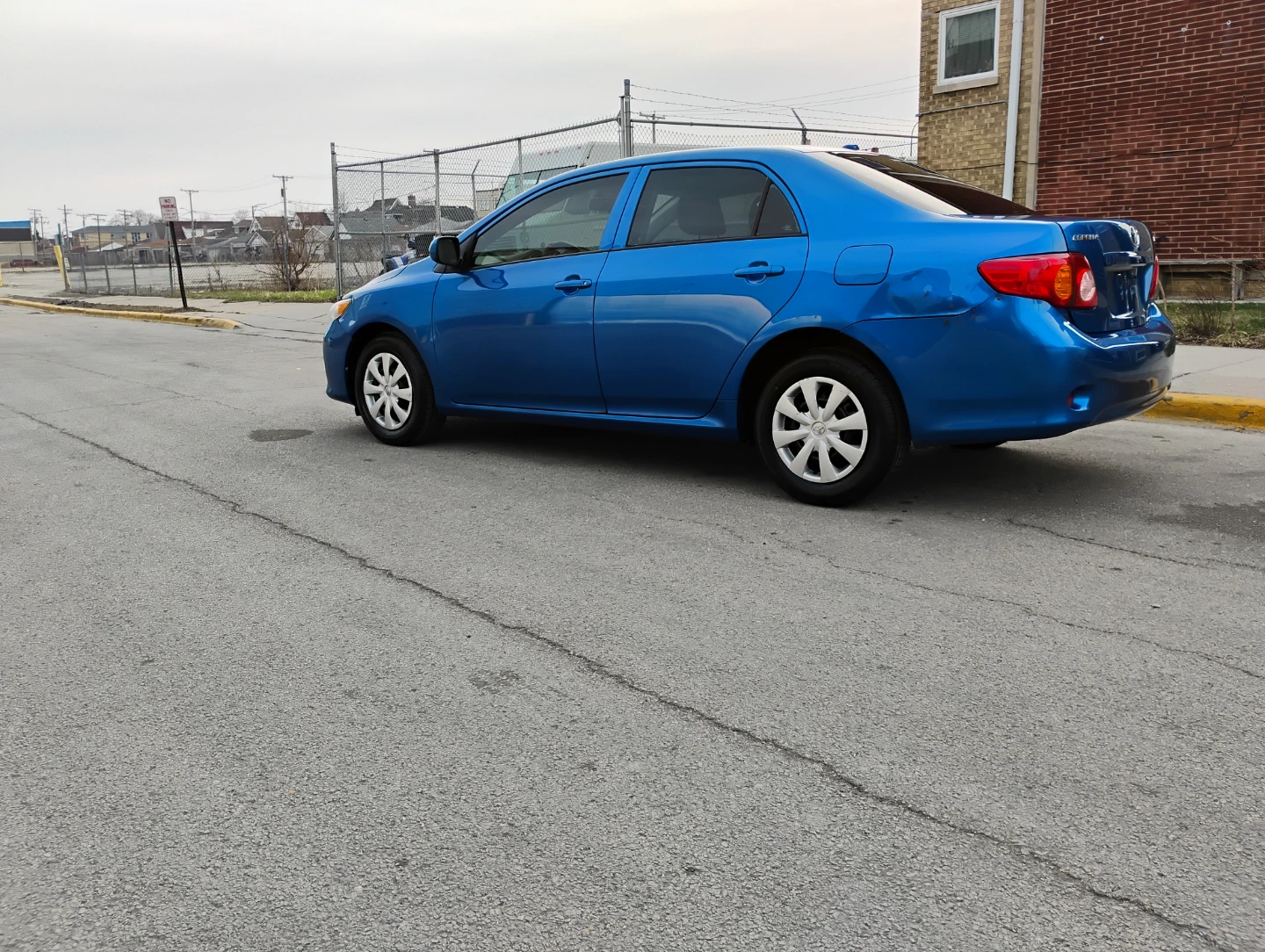 Blue Toyota Corolla LE Sedan - photo 4