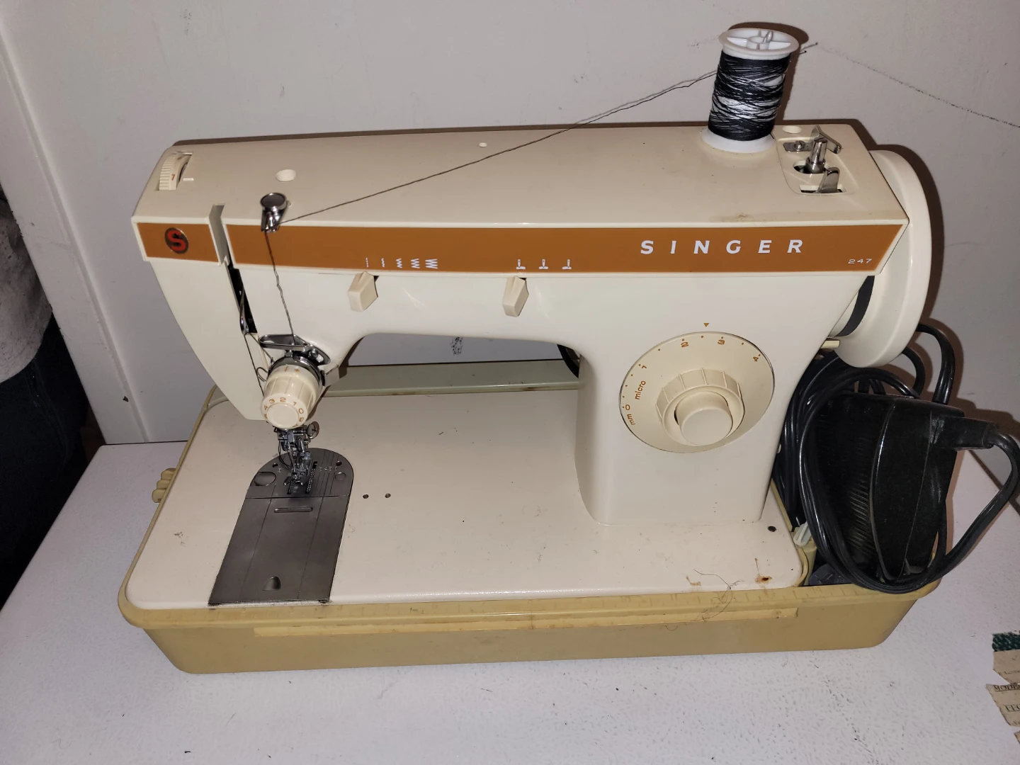 Singer 247 Sewing Machine - photo 3