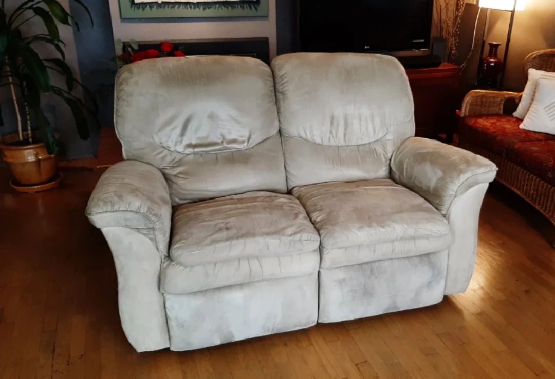 Sofa - La-Z-Boy recliner