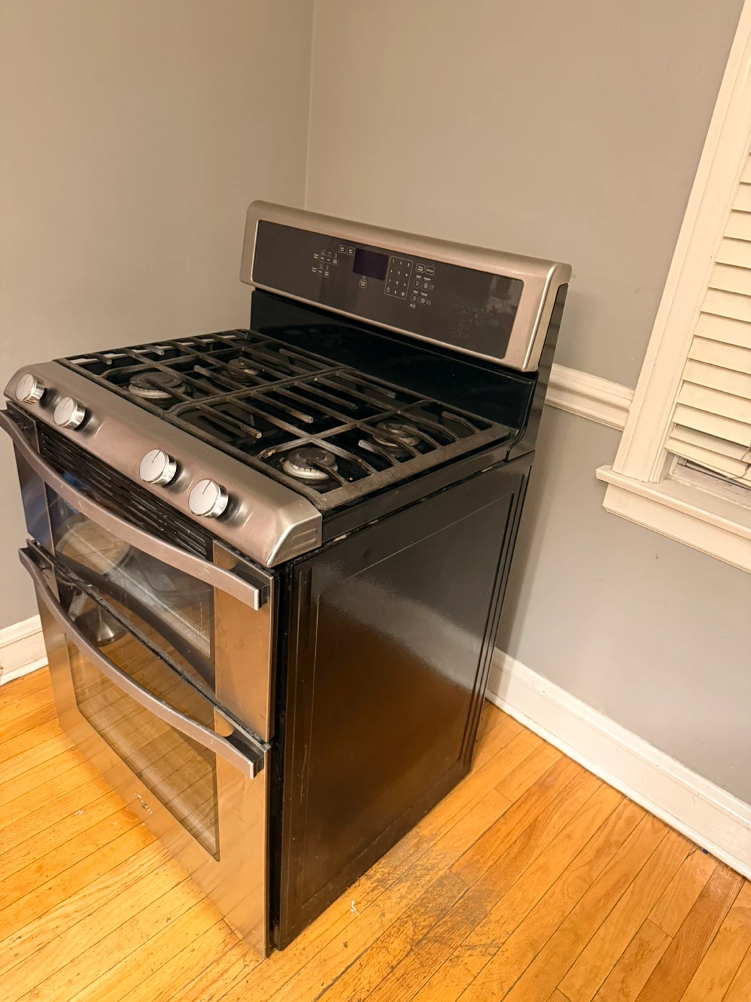 Whirlpool Stainless Steel Gas Range with Double Oven - photo 2