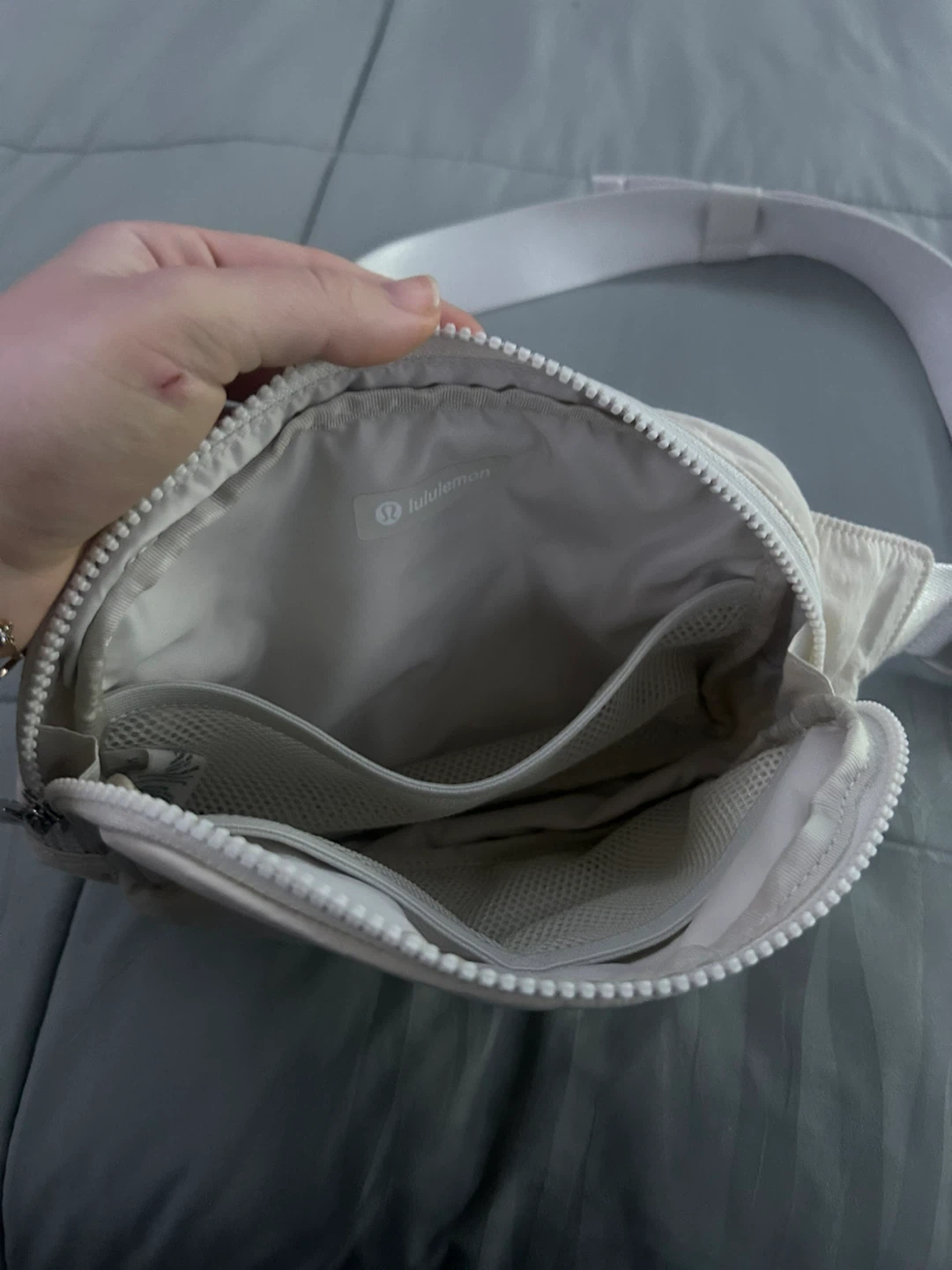Lululemon Everywhere Belt Bag - photo 3