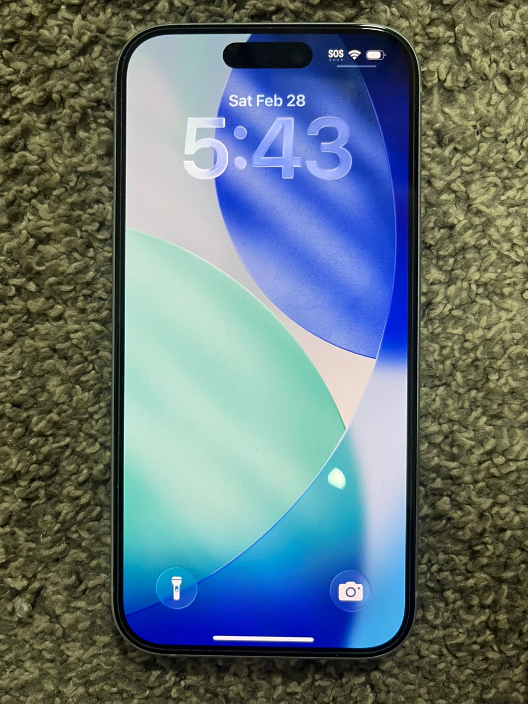 iPhone 15 - 128 GB - White - photo 2