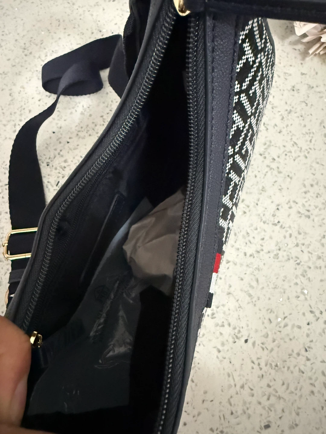 Tommy Hilfiger Hobo Shoulder Bag - photo 5