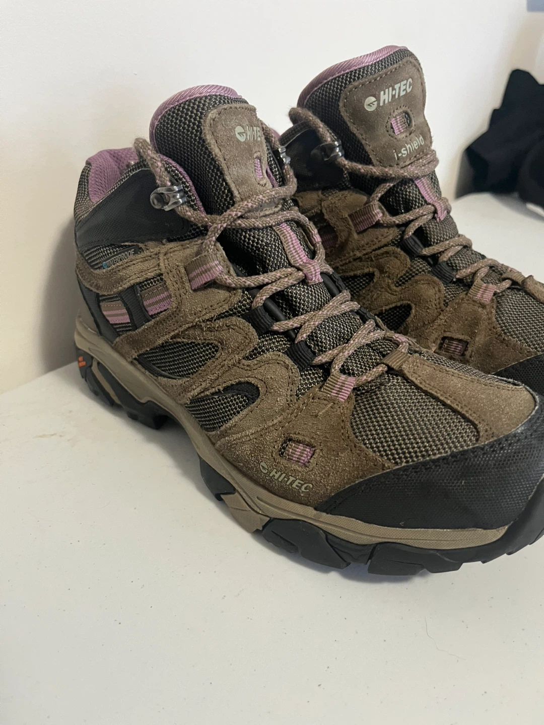 Hi-Tec Waterproof Hiking Boots - Women's Size 7 - photo 2