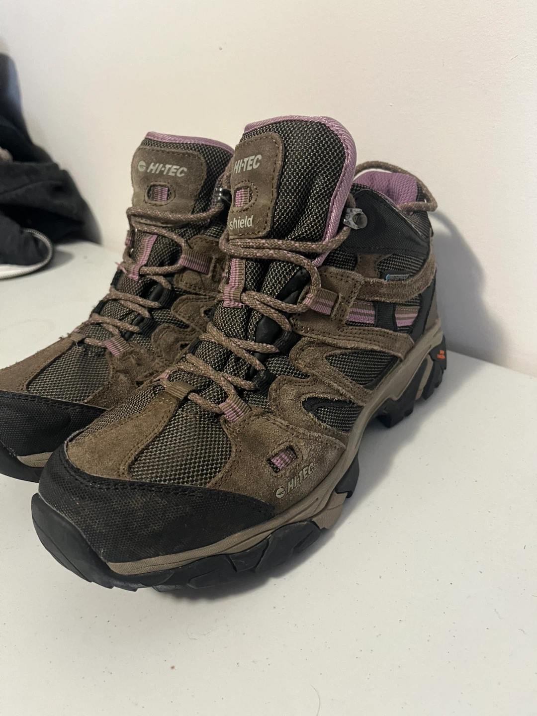 Hi-Tec Waterproof Hiking Boots - Women's Size 7 - photo 3