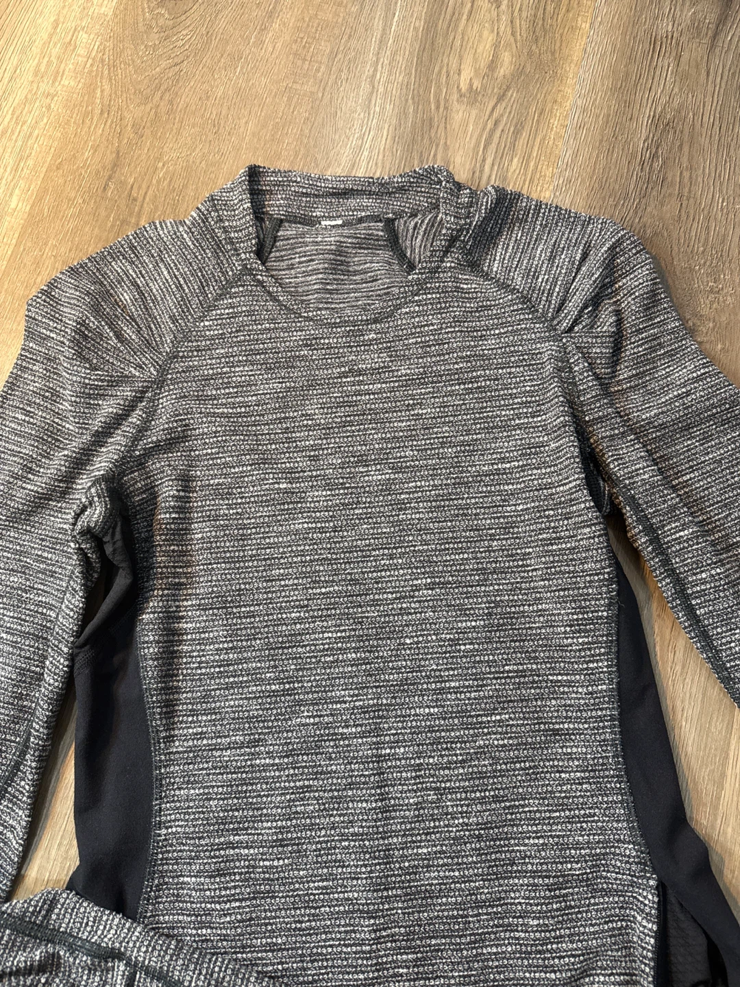 Lululemon Long Sleeve Athletic Top Size 6 - photo 4
