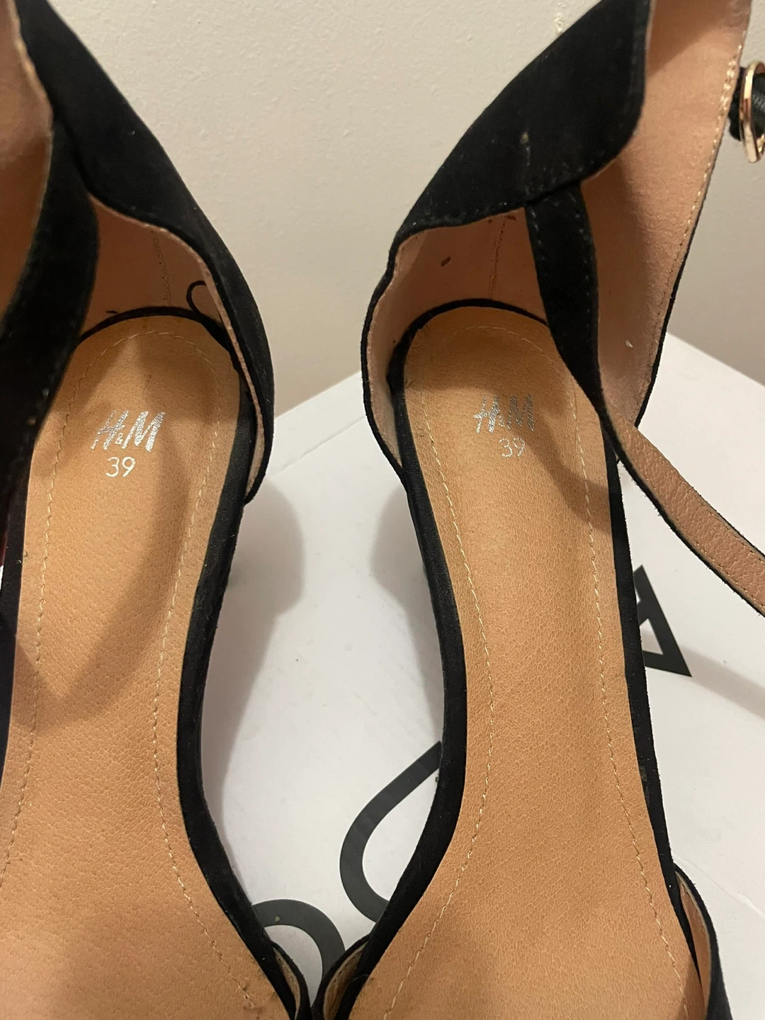 H&M Black Suede Heeled Sandals Size 39 🧡