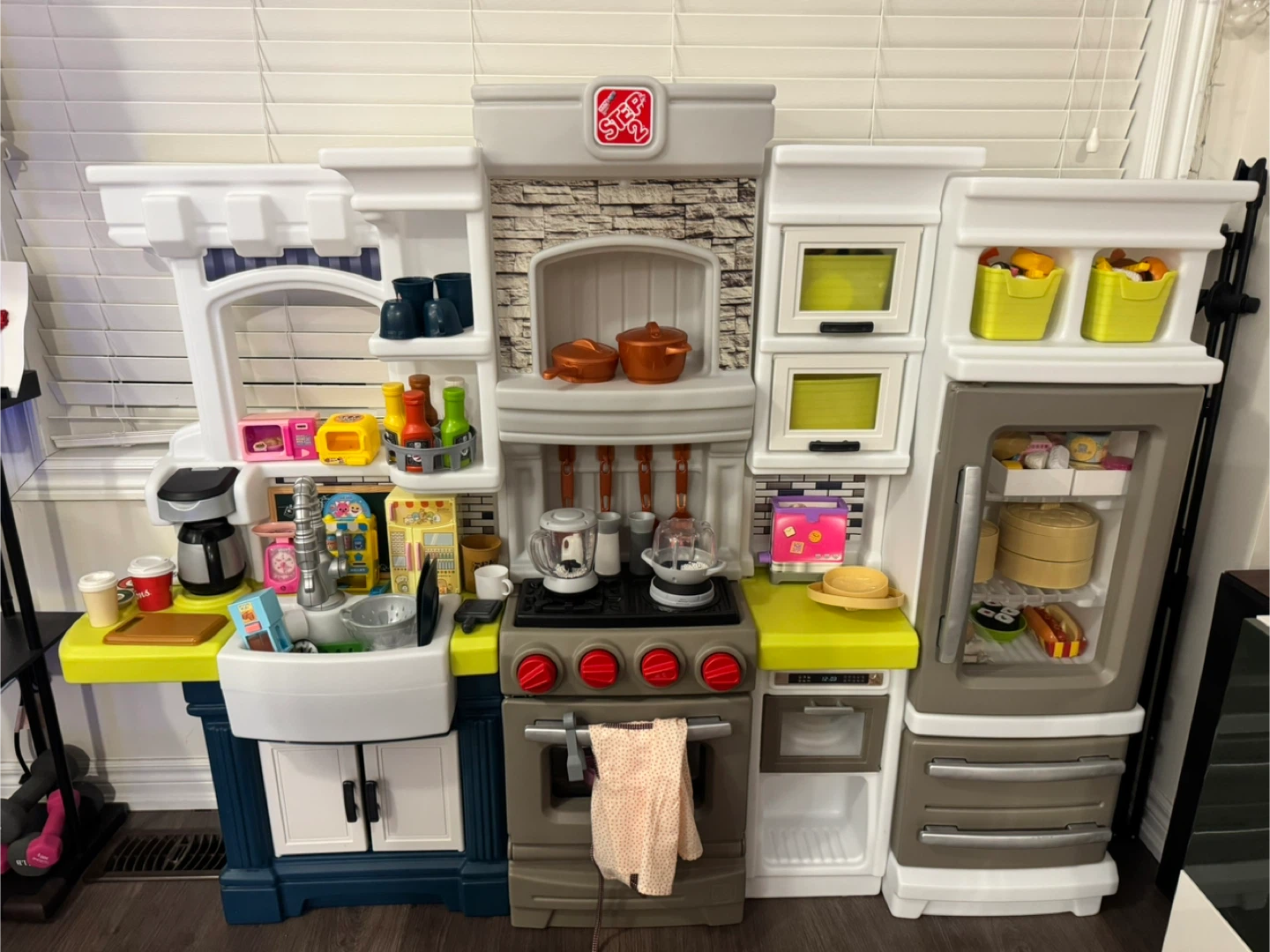 Step2 Elegant Edge Kids Play Kitchen with Accessories