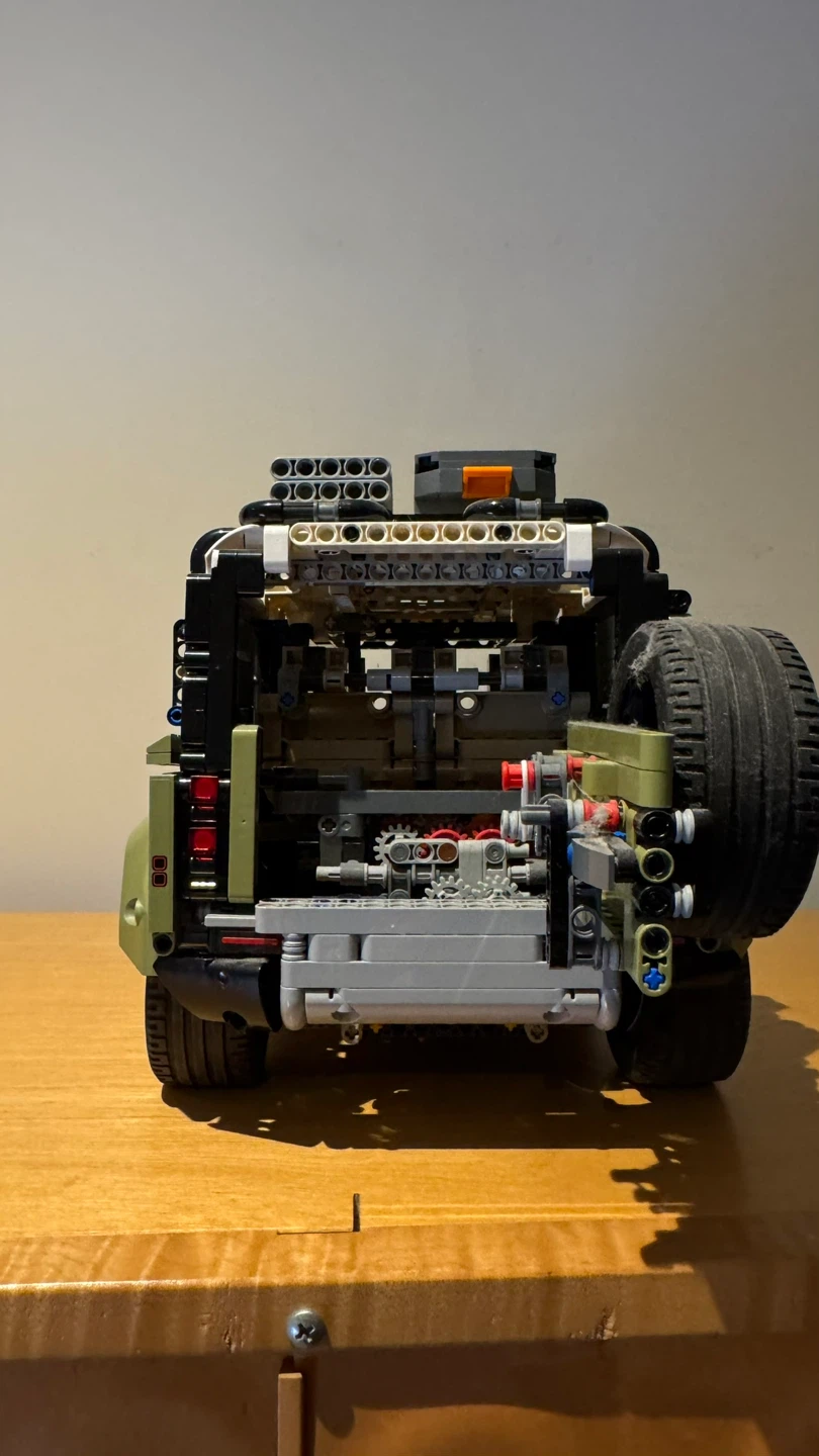 LEGO Technic Land Rover Defender (42110) - photo 5