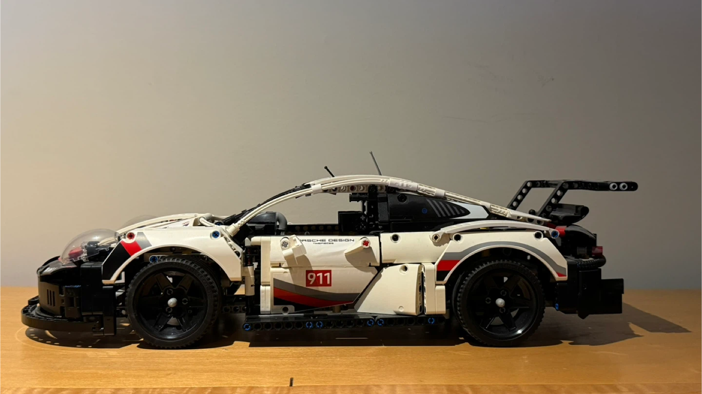 LEGO Technic Porsche 911 RSR (42096) - photo 2