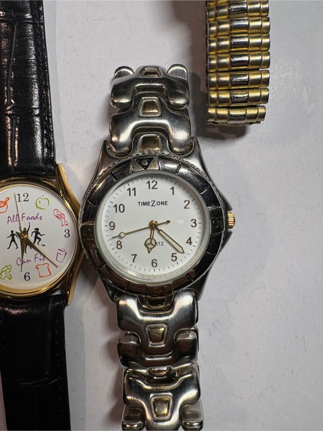 Lot of 5 women’s watches including a Tommy Hilfiger. - photo 5