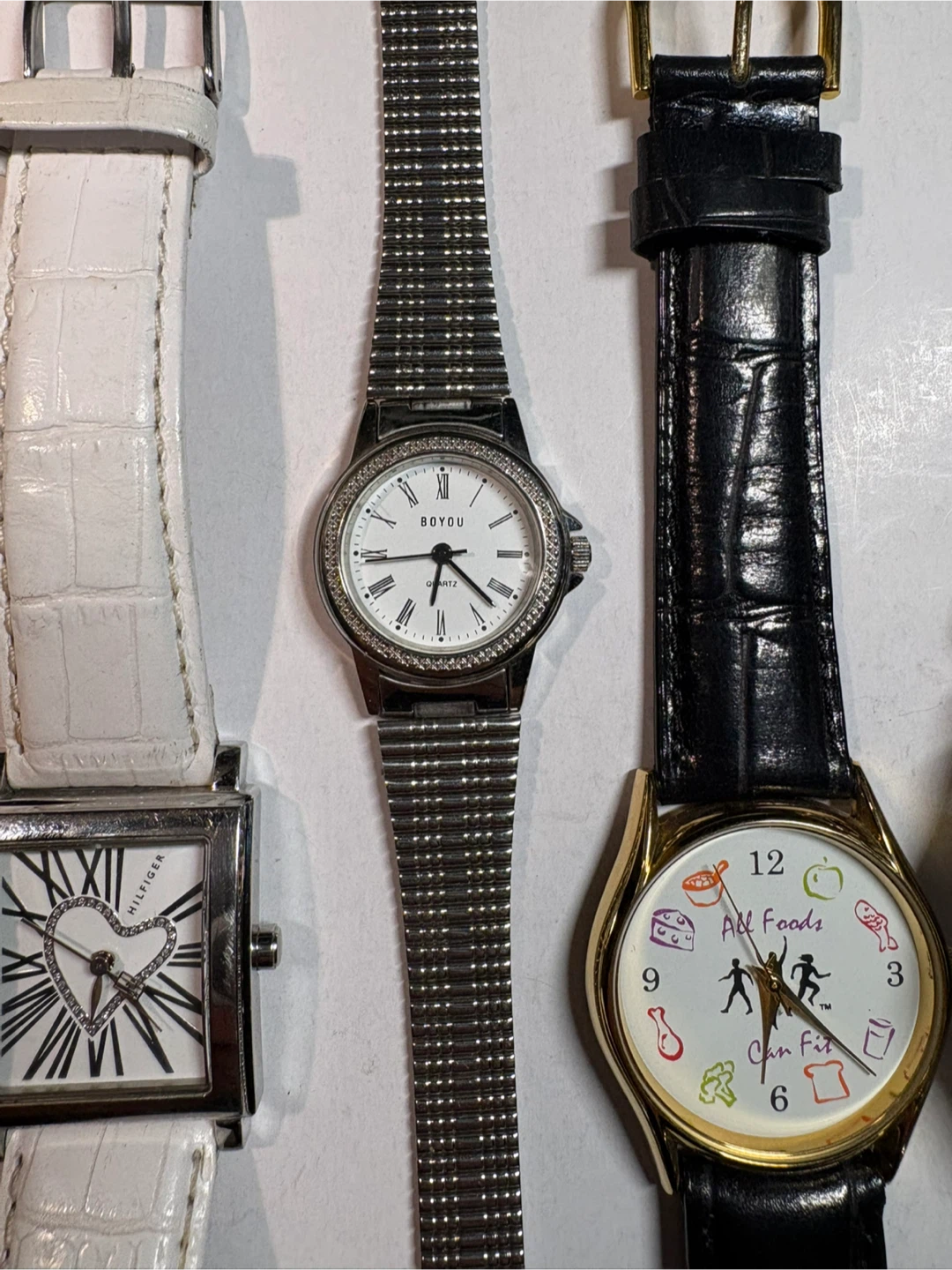 Lot of 5 women’s watches including a Tommy Hilfiger. - photo 3