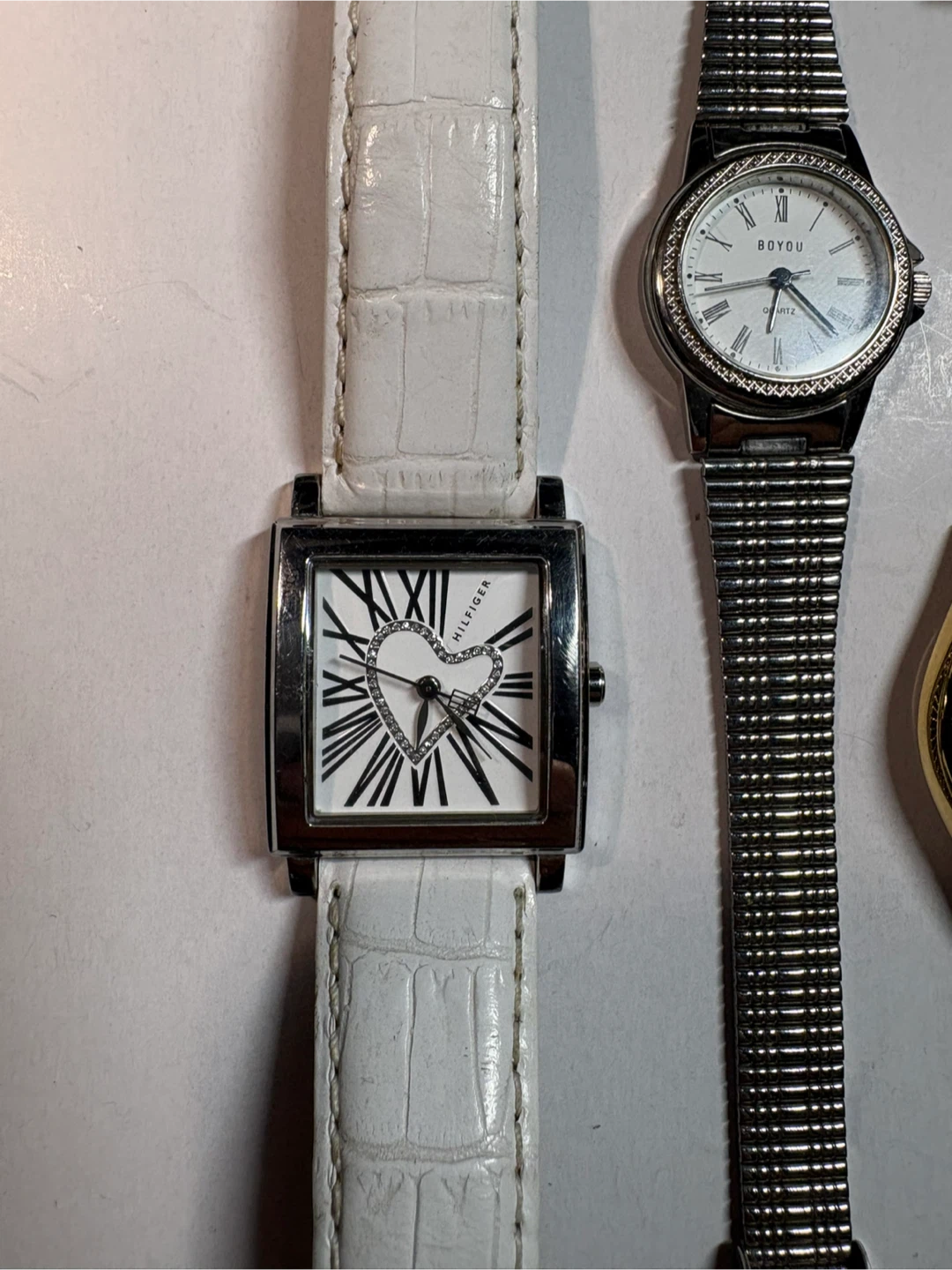 Lot of 5 women’s watches including a Tommy Hilfiger. - photo 2