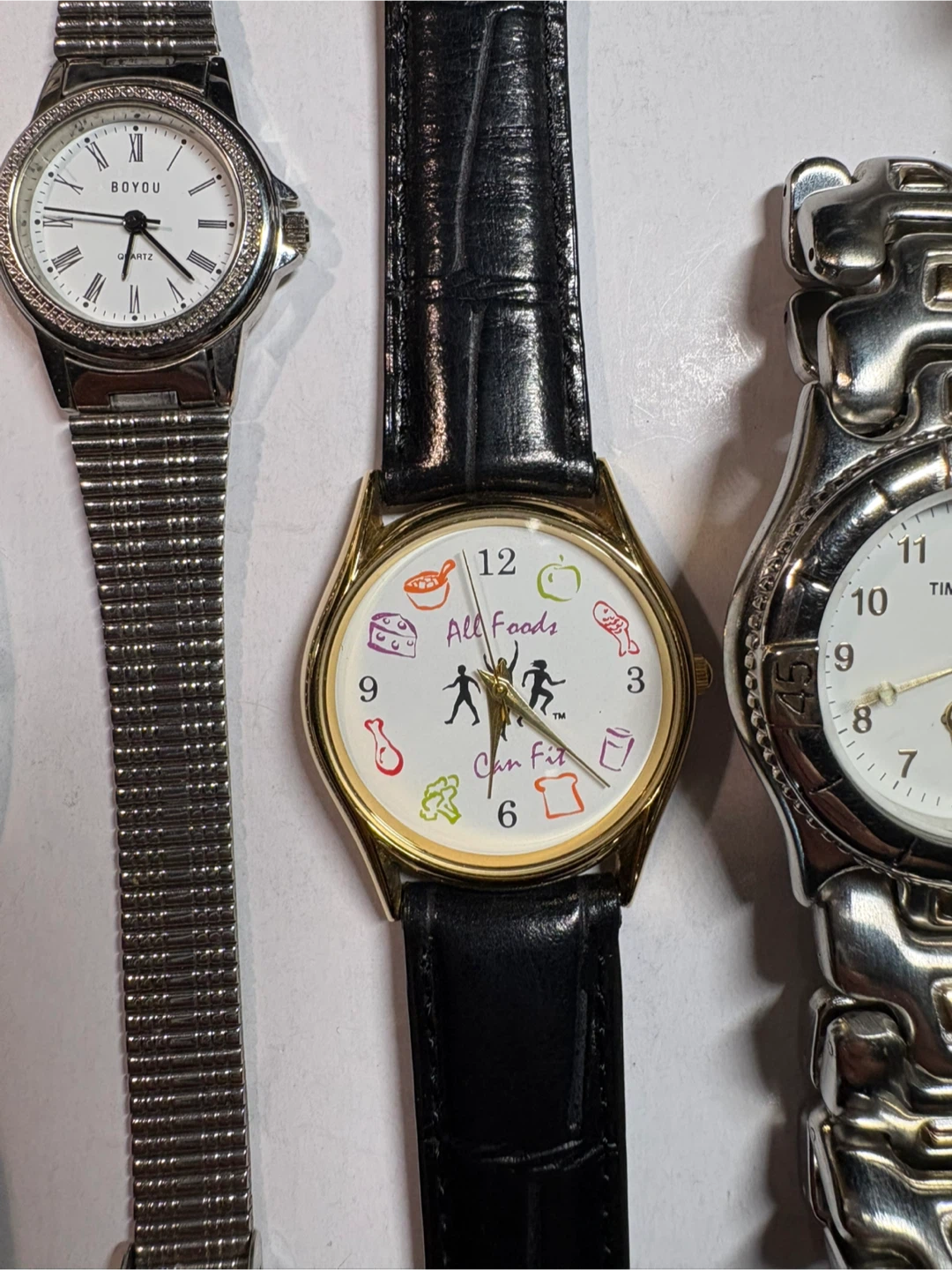 Lot of 5 women’s watches including a Tommy Hilfiger. - photo 4