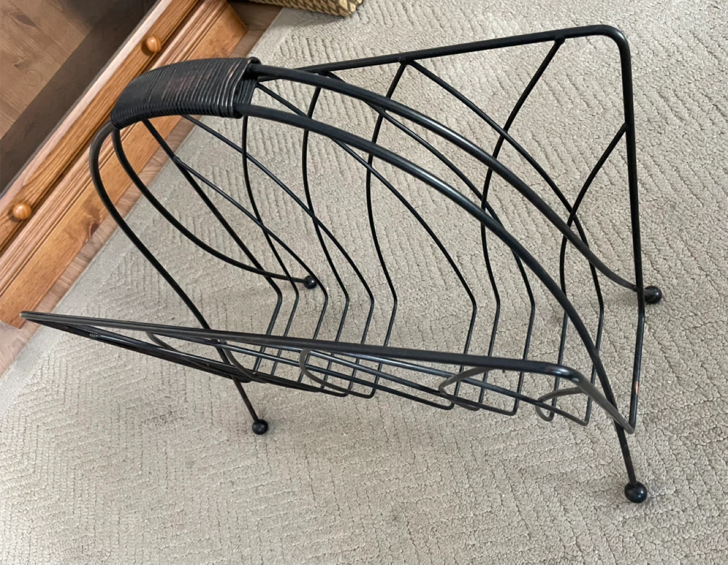 Black Metal Magazine Rack with Handle