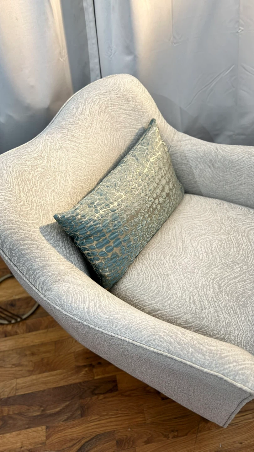 Light Grey Accent Chair  (New) 🧡 - photo 5