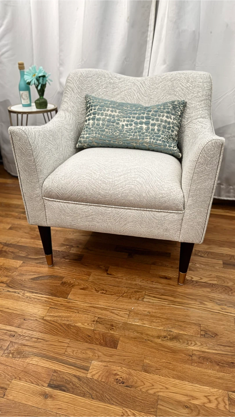 Light Grey Accent Chair  (New) 🧡 - photo 4