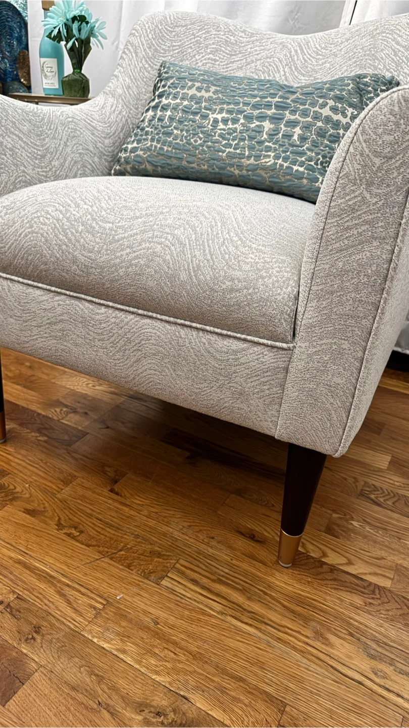 Light Grey Accent Chair  (New) 🧡 - photo 3