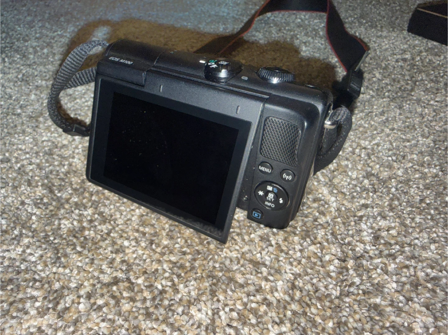 Canon EOS M100 Mirrorless Camera with 15-45mm Lens - photo 4
