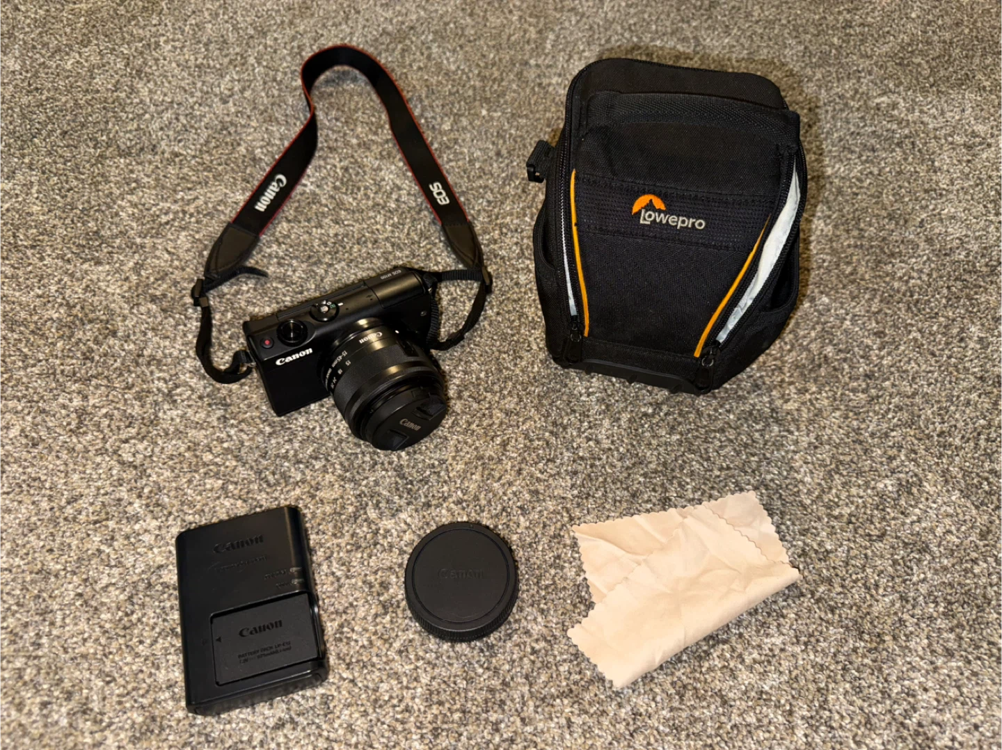 Canon EOS M100 Mirrorless Camera with 15-45mm Lens