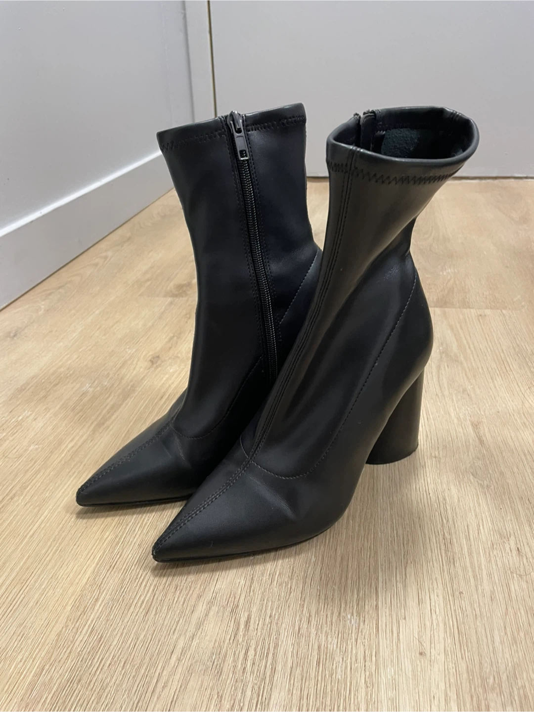 Steve Madden sock boots, size 7 - photo 3