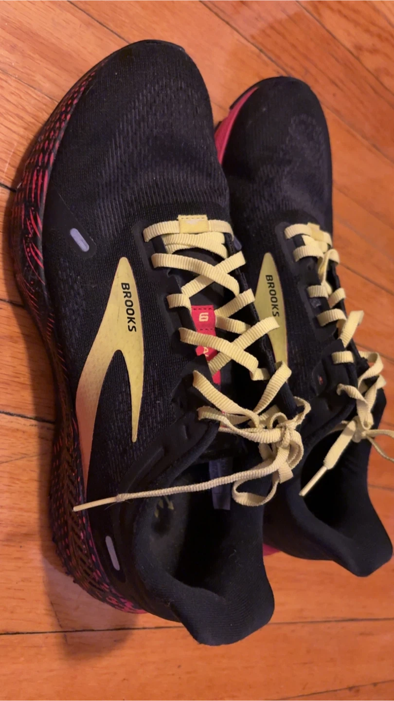Brooks Running Shoes - Black/Yellow/Pink