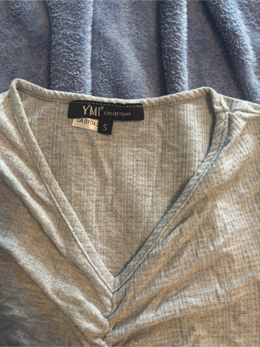 YMI Collections Grey Ruched V-Neck crop Top - photo 2