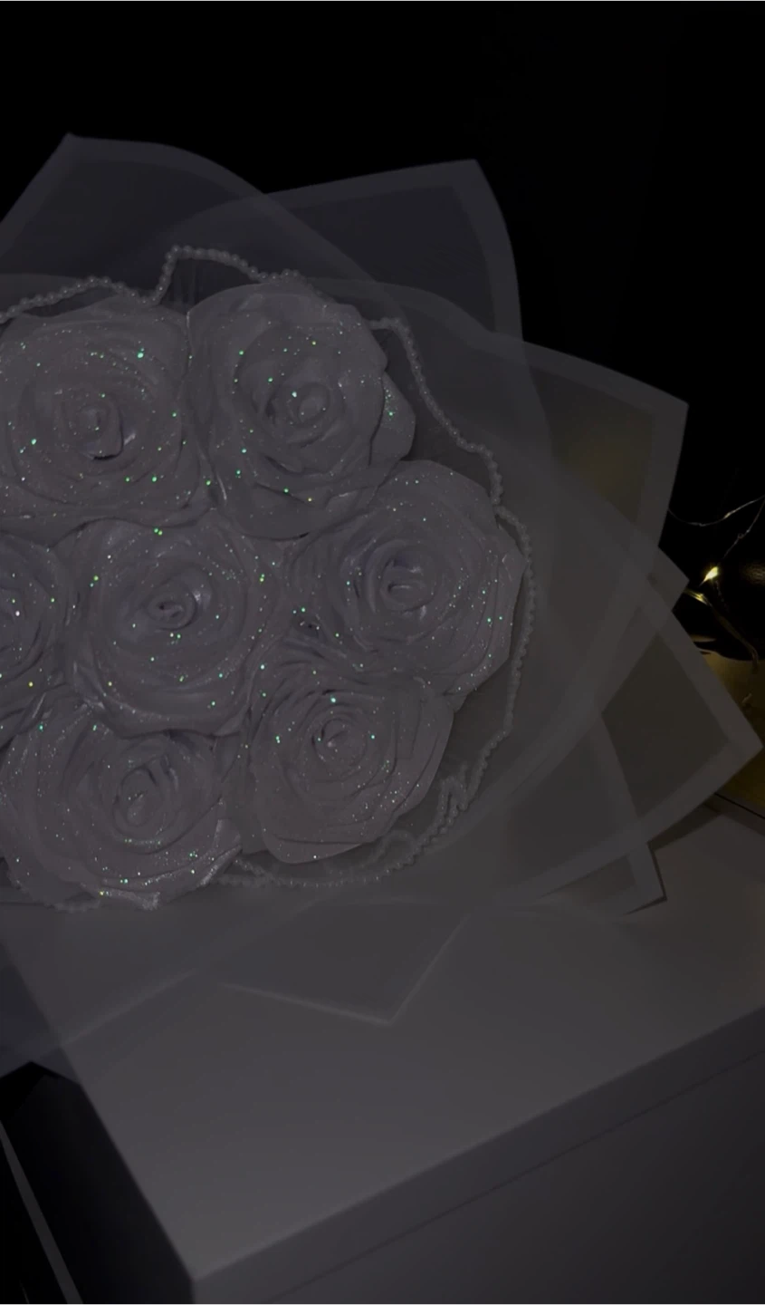 White Glitter Rose Bouquet